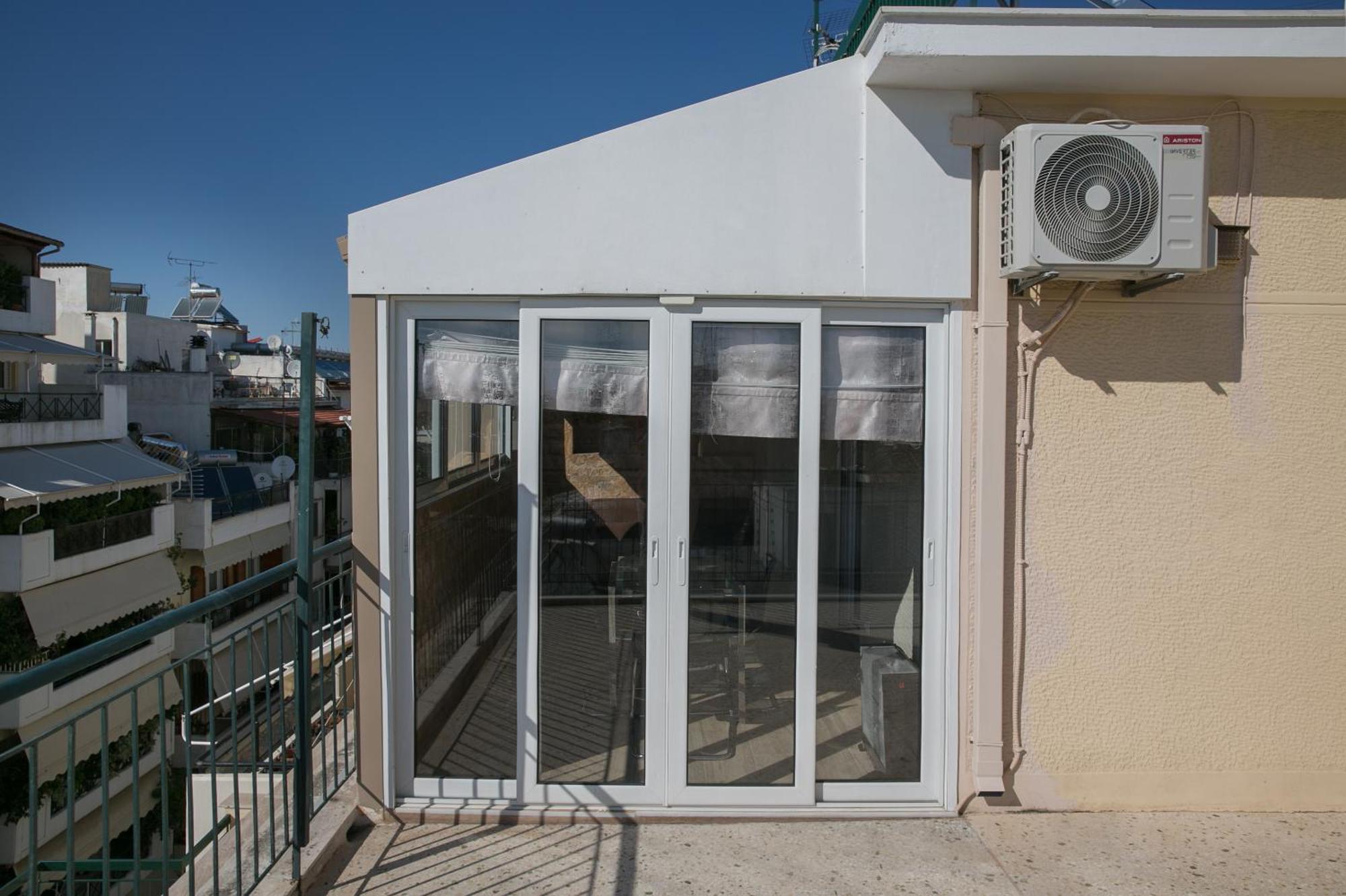 Cosy Apartment With Terrace Near Metro Station Athen Eksteriør billede